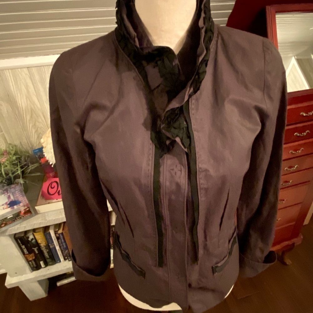 🌺 Tahari *Chic* Parisienne-Style Ruffle Jacket Sz 2